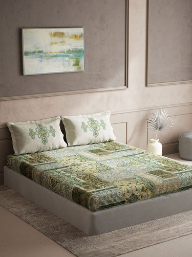 https://cdn.shopify.com/s/files/1/1857/6931/products/4e1d6691-75b8-4516-a698-f1fe2efafa8f1696258318007DDecorGreenWhiteEthnicMotifs140TCKingBedsheetwith2PillowCove1.jpg?v=1703241843